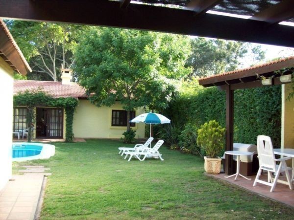 Casa en alquiler y venta en zona de Playa Mansa, excelente estado!